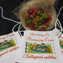 Ballagási emlék – díszített ajándék