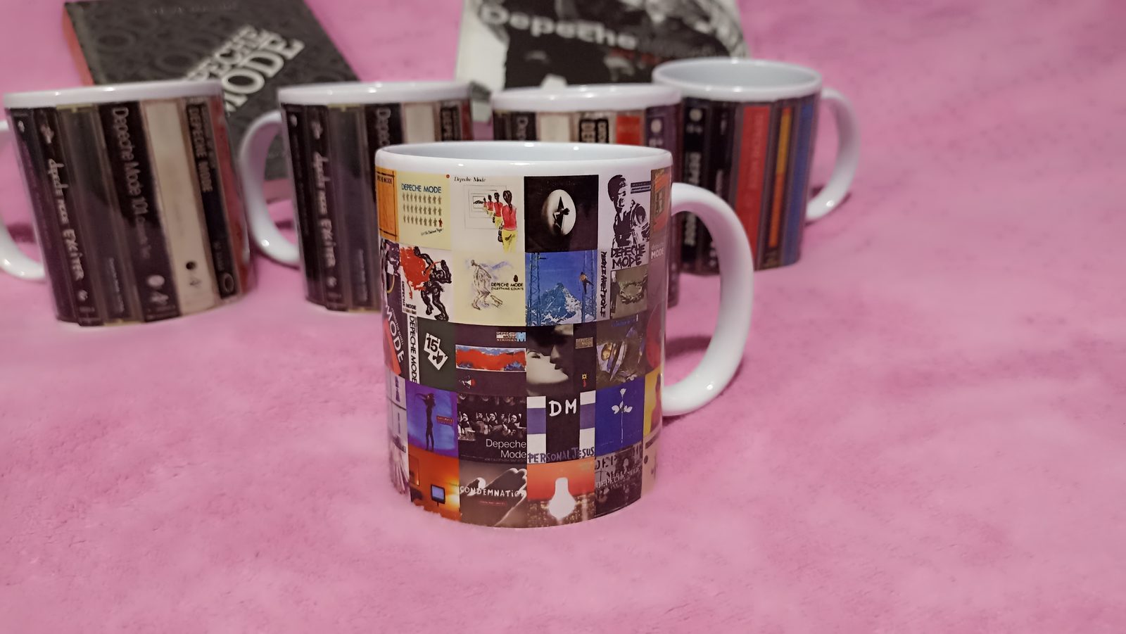 Depeche Mode albumborítós kollázs bögre