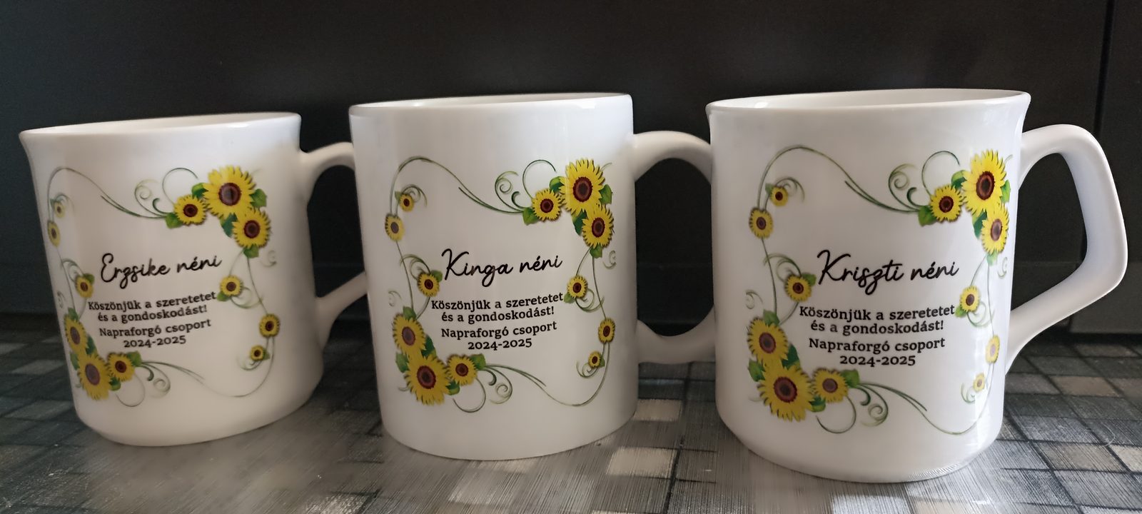 Napraforgós köszönő bögre óvónéninek egyedi névvel