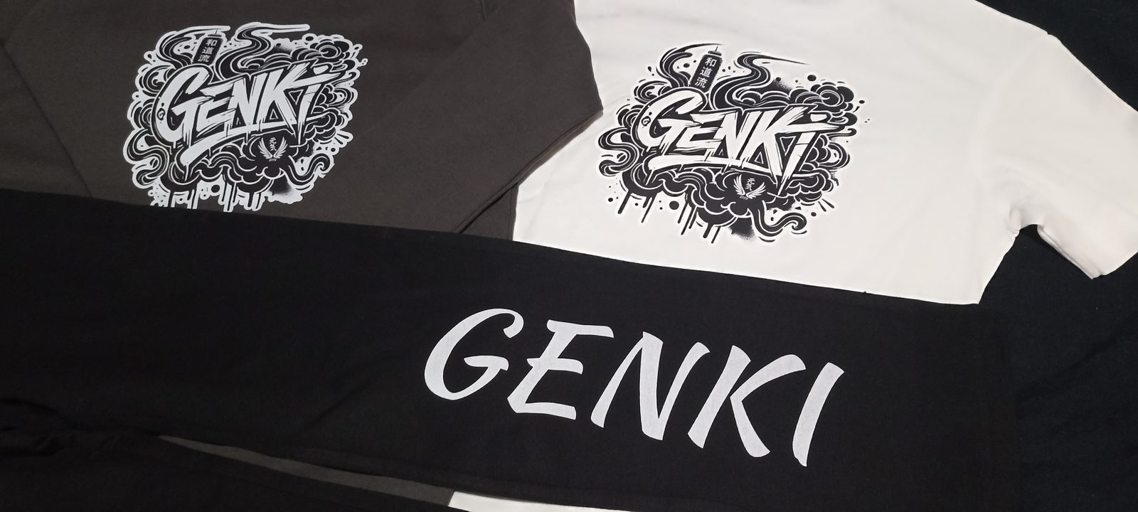 Genki karate graffiti logós pólók fekete fehér
