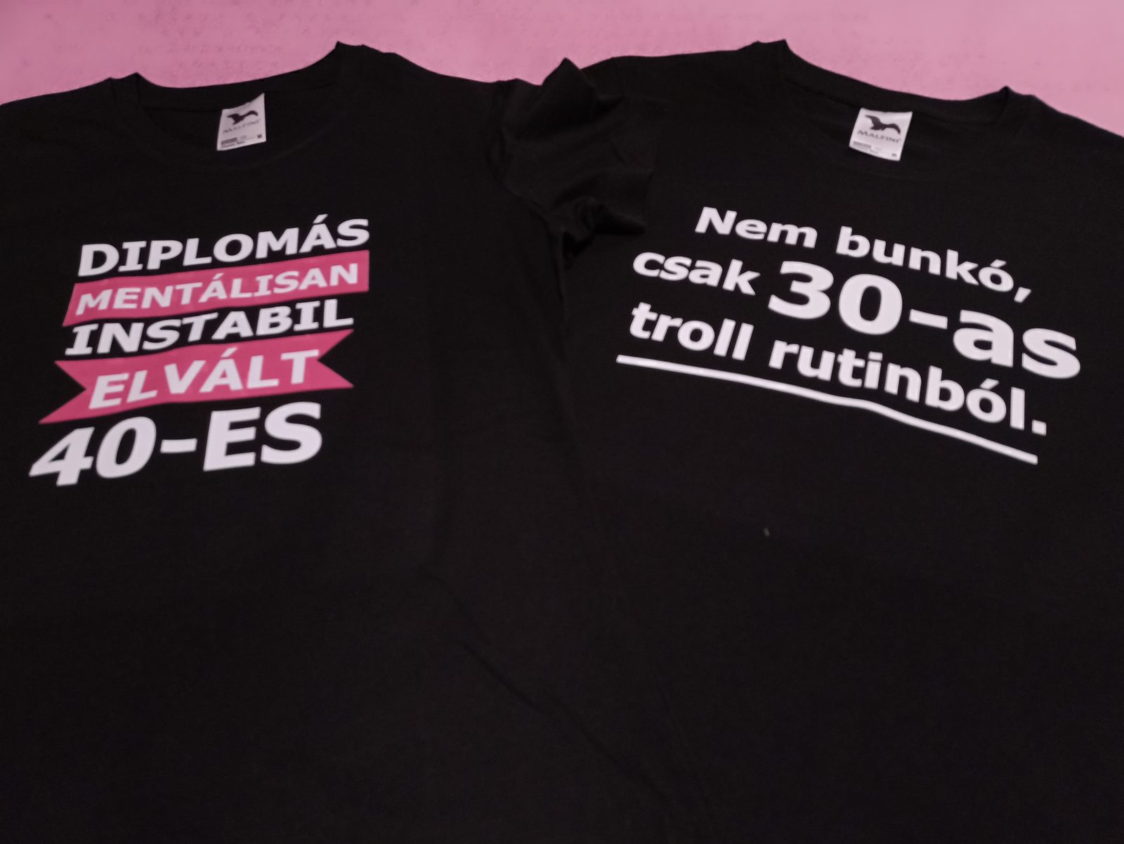 Humoros feliratos póló páros – 40-es Diplomás és 30-as troll
