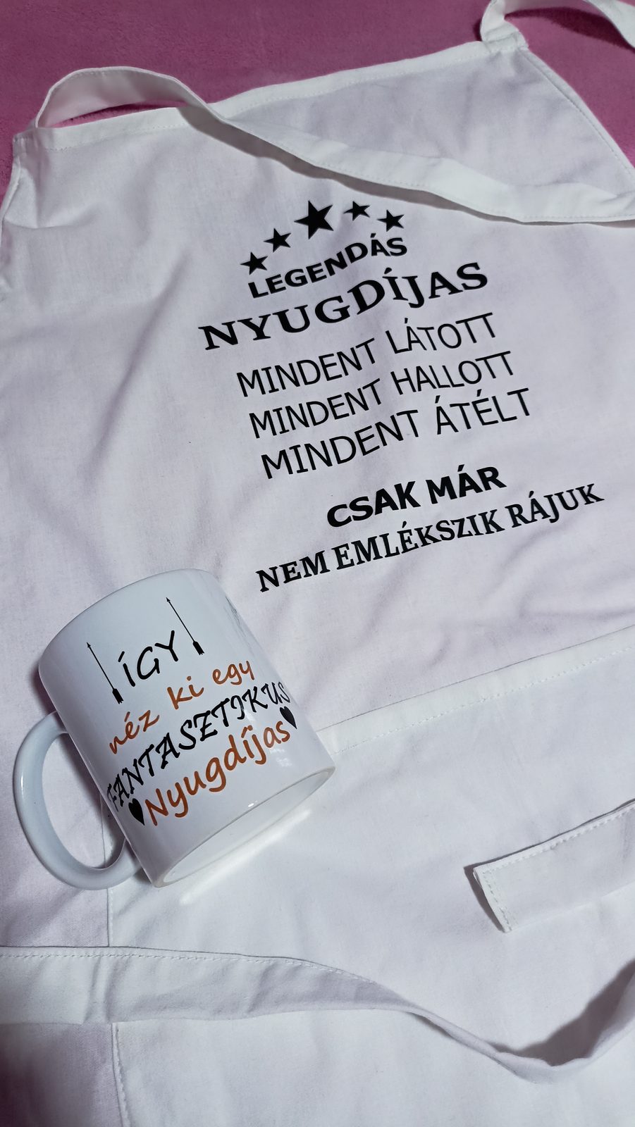 Legendás Nyugdíjas kötény és humoros bögre szett
