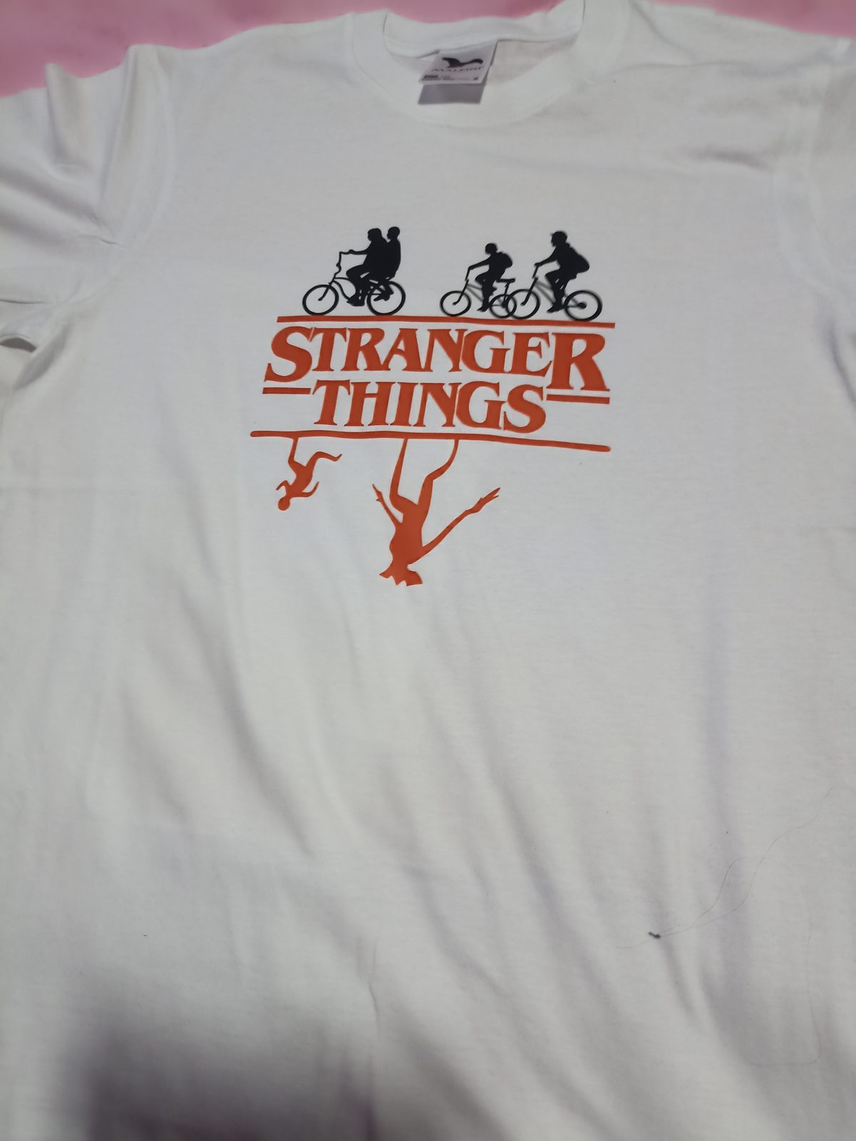Stranger Things kerékpáros sziluett fehér póló